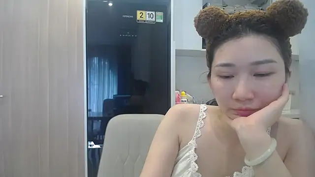 Snapshot of Asiagirll chatting on 06/18/26, 03:38 Asiagirll online show from 06/18/26, 03:38