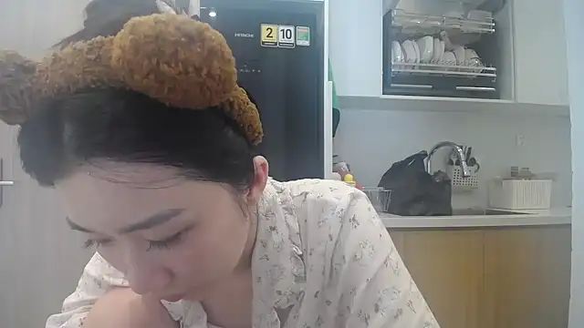 Snapshot of Asiagirll chatting on 06/03/26, 12:33 Asiagirll online show from 06/03/26, 12:33