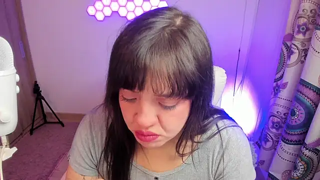 Snapshot of sophia_grants chatting on 10/28/25, 06:12 sophia grants online show from 10/28/25, 06:12