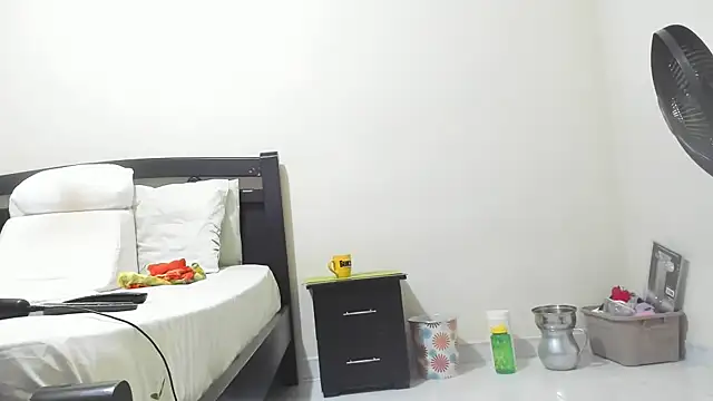 mara2020 69 online show from 11/17/25, 01:59