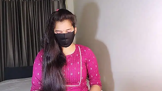 YourLovelyQueen online show from 01/25/25, 04:34