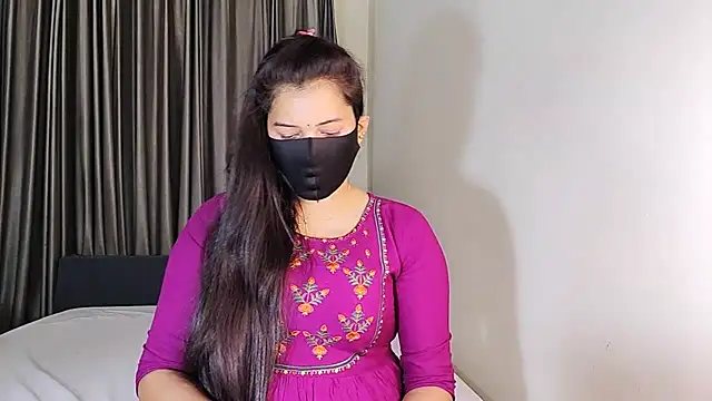 YourLovelyQueen online show from 01/15/25, 07:55