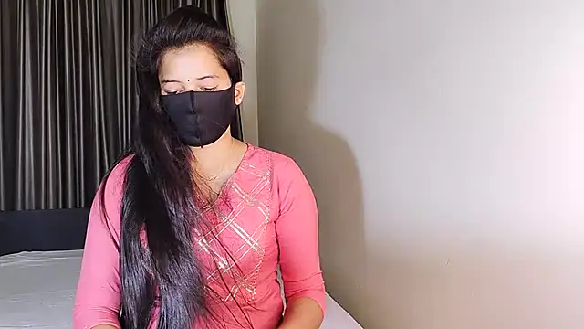 YourLovelyQueen online show from 02/11/25, 07:54
