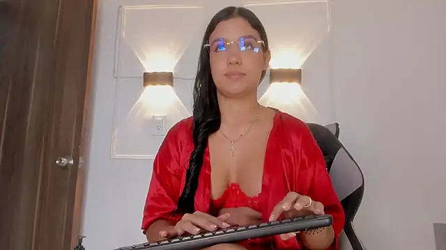 Hanna Risso online show from 05/20/26, 06:16