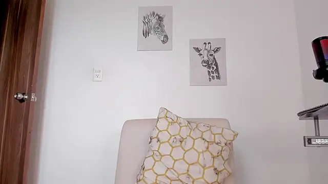 Hanna Risso online show from 02/13/26, 05:46