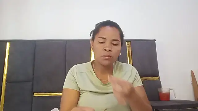 Snapshot of aleixane chatting on 04/24/26, 08:49 aleixane online show from 04/24/26, 08:49