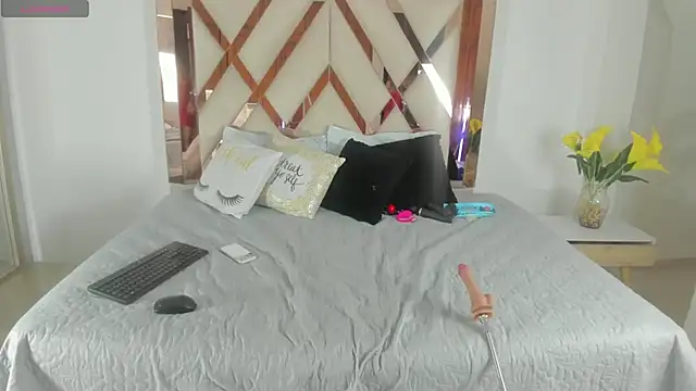 elena mature online show from 03/04/26, 07:43