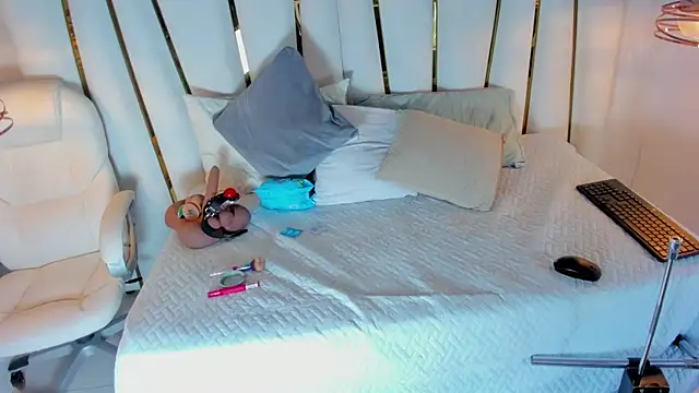 elena mature online show from 04/15/26, 08:20