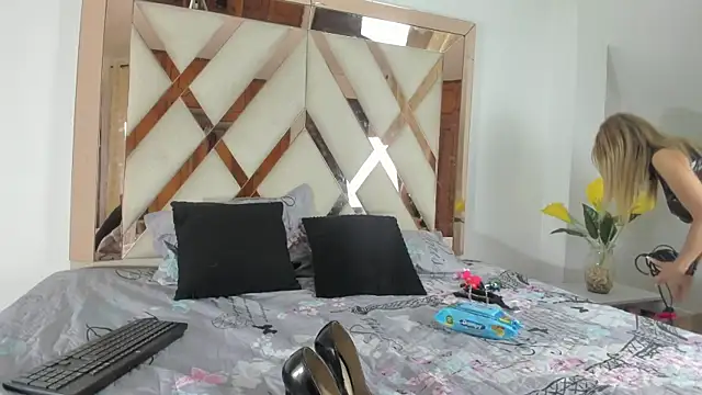 elena mature online show from 02/08/26, 09:18