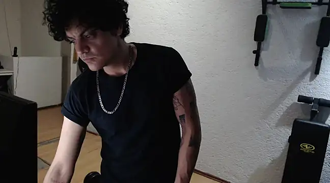 Snapshot of GruesoMexico chatting on 03/06/25, 02:30 GruesoMexico online show from 03/06/25, 02:30