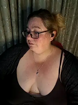 Snapshot of Iceprincess2bad4u chatting on 04/27/26, 06:17 Iceprincess2bad4u online show from 04/27/26, 06:17