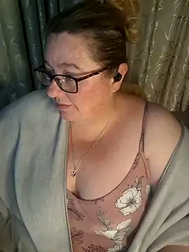 Snapshot of Iceprincess2bad4u chatting on 05/09/26, 06:11 Iceprincess2bad4u online show from 05/09/26, 06:11