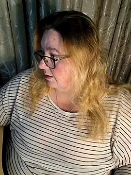 Snapshot of Iceprincess2bad4u chatting on 05/27/26, 06:26 Iceprincess2bad4u online show from 05/27/26, 06:26
