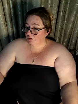 Snapshot of Iceprincess2bad4u chatting on 05/24/26, 06:41 Iceprincess2bad4u online show from 05/24/26, 06:41