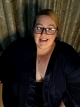 Snapshot of Iceprincess2bad4u chatting on 06/02/26, 06:19 Iceprincess2bad4u online show from 06/02/26, 06:19