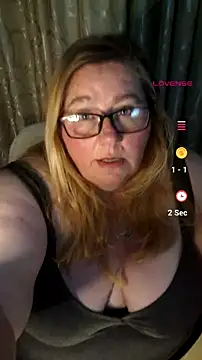 Snapshot of Iceprincess2bad4u chatting on 07/10/26, 07:14 Iceprincess2bad4u online show from 07/10/26, 07:14