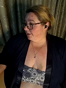 Snapshot of Iceprincess2bad4u chatting on 05/21/26, 07:22 Iceprincess2bad4u online show from 05/21/26, 07:22
