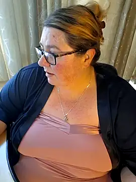 Snapshot of Iceprincess2bad4u chatting on 05/23/26, 06:23 Iceprincess2bad4u online show from 05/23/26, 06:23