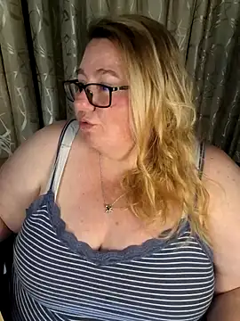 Snapshot of Iceprincess2bad4u chatting on 04/18/26, 06:32 Iceprincess2bad4u online show from 04/18/26, 06:32