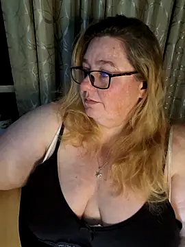 Snapshot of Iceprincess2bad4u chatting on 05/04/26, 06:33 Iceprincess2bad4u online show from 05/04/26, 06:33