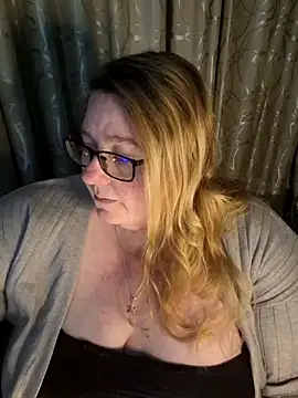 Snapshot of Iceprincess2bad4u chatting on 06/26/26, 06:36 Iceprincess2bad4u online show from 06/26/26, 06:36