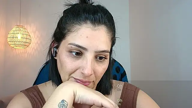 Snapshot of YummyAnna_ chatting on 04/29/26, 08:37 YummyAnna online show from 04/29/26, 08:37