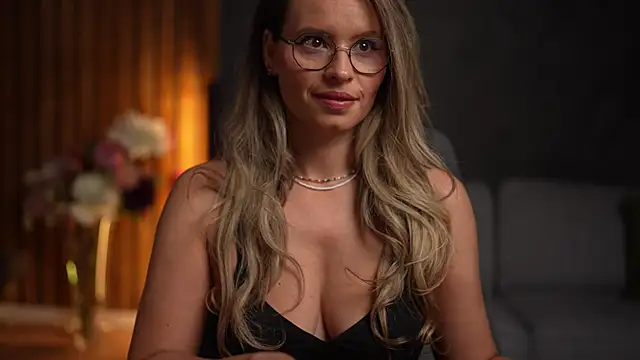 Snapshot of BrandyWhite chatting on 10/14/25, 04:13 BrandyWhite online show from 10/14/25, 04:13