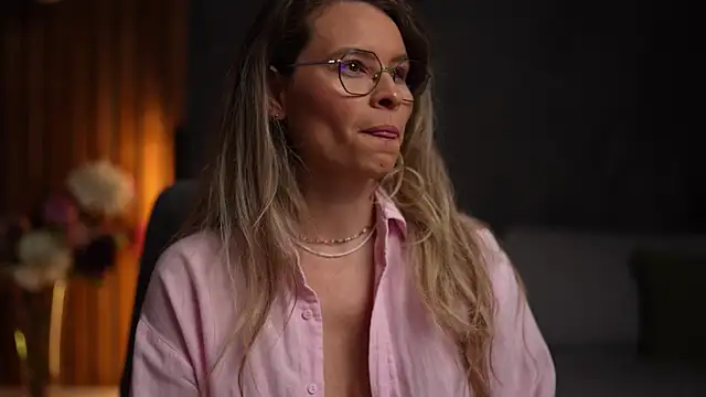 Snapshot of BrandyWhite chatting on 11/25/25, 05:19 BrandyWhite online show from 11/25/25, 05:19