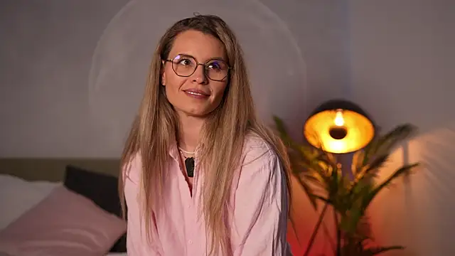 BrandyWhite online show from 04/21/26, 07:04