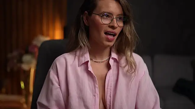 Snapshot of BrandyWhite chatting on 11/03/25, 04:39 BrandyWhite online show from 11/03/25, 04:39