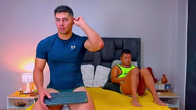 FelipeAndMarcello3 online show from 04/14/26, 02:11