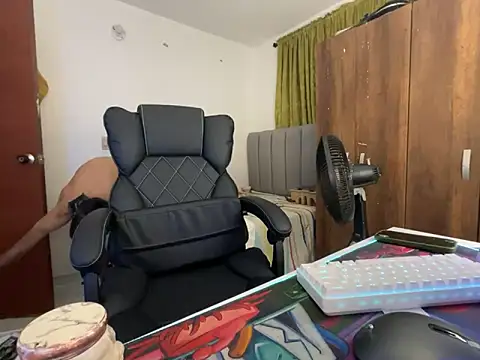 Max TheHorseDick online show from 01/01/25, 06:47