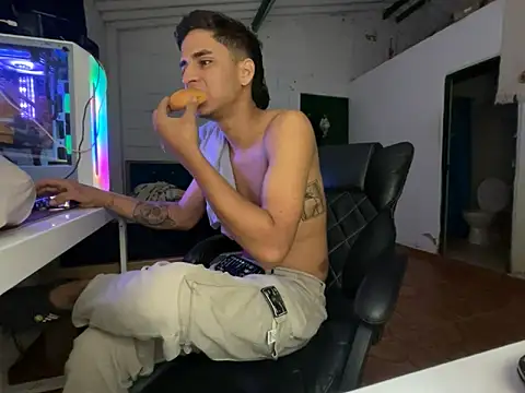 Max TheHorseDick online show from 03/25/26, 06:24