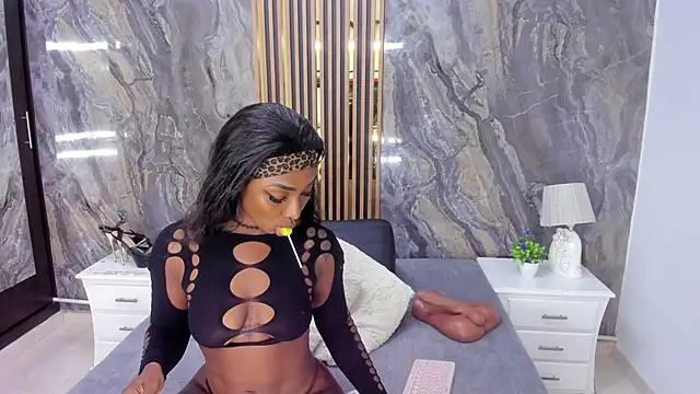 Snapshot of Nyakimgold chatting on 11/15/25, 12:20 Nyakimgold online show from 11/15/25, 12:20