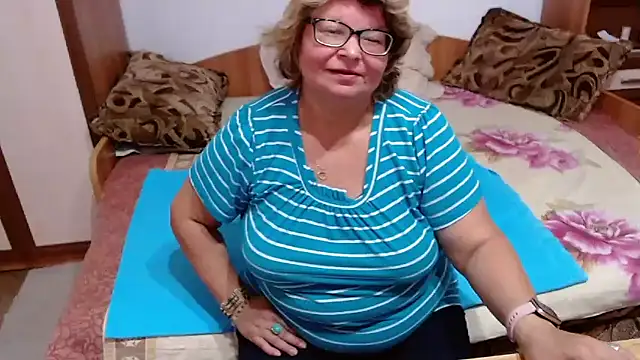 Snapshot of SweetMommaX chatting on 09/15/25, 10:15 SweetMommaX online show from 09/15/25, 10:15