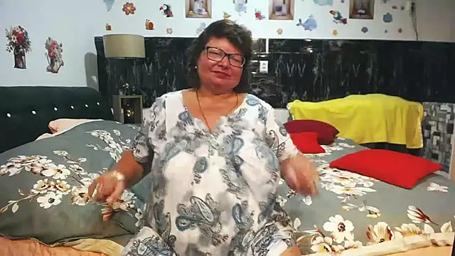 Snapshot of SweetMommaX chatting on 04/03/26, 04:02 SweetMommaX online show from 04/03/26, 04:02