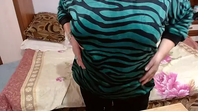 Snapshot of SweetMommaX chatting on 02/17/25, 01:11 SweetMommaX online show from 02/17/25, 01:11