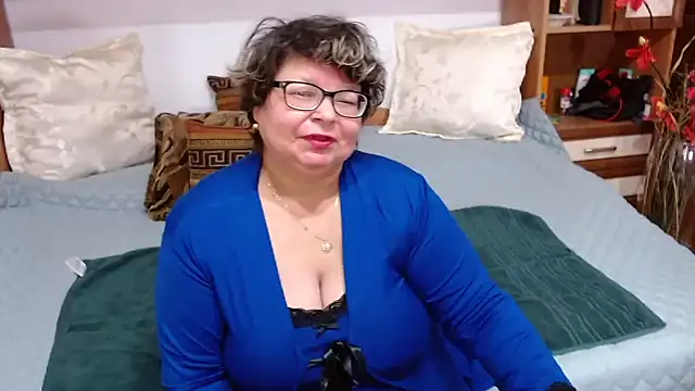 Snapshot of SweetMommaX chatting on 12/24/24, 10:33 SweetMommaX online show from 12/24/24, 10:33