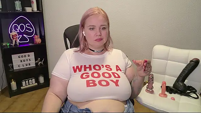 Snapshot of MargotGrey chatting on 06/07/26, 07:19 MargotGrey online show from 06/07/26, 07:19