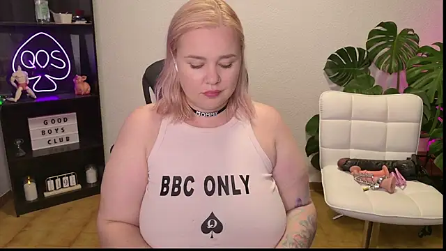 Snapshot of MargotGrey chatting on 06/19/26, 04:13 MargotGrey online show from 06/19/26, 04:13