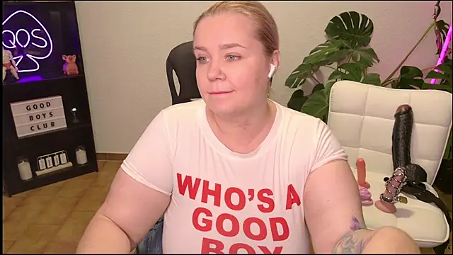 Snapshot of MargotGrey chatting on 07/11/26, 08:25 MargotGrey online show from 07/11/26, 08:25