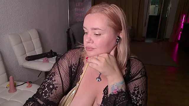 MargotGrey online show from 10/23/25, 05:22