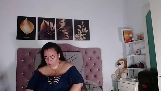 -helen online show from 10/13/25, 07:54