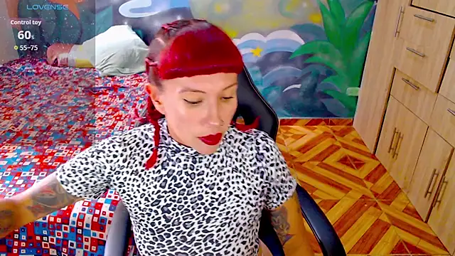 Eimy lorens online show from 10/31/25, 07:54