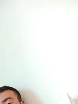 urielpereira online show from 11/04/25, 04:33