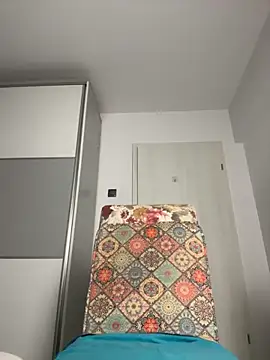 Snapshot of snow_flakee chatting on 09/18/25, 04:04 snow flakee online show from 09/18/25, 04:04