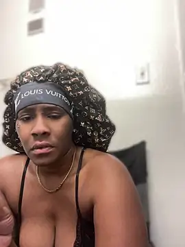 Snapshot of Foreignthababyy chatting on 04/30/26, 12:01 Foreignthababyy online show from 04/30/26, 12:01