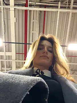 -AngelAri- online show from 10/18/25, 09:06