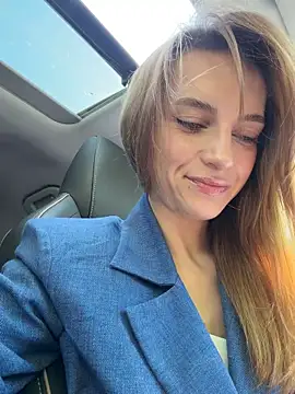 Snapshot of -AngelAri- chatting on 05/17/26, 09:09 -AngelAri- online show from 05/17/26, 09:09