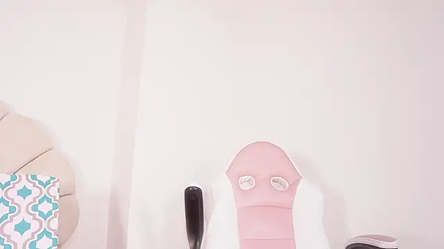 Snapshot of mssburbuja chatting on 10/28/25, 03:18 mssburbuja online show from 10/28/25, 03:18